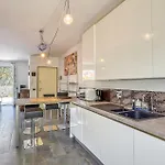 2 Bedroom Stunning In *