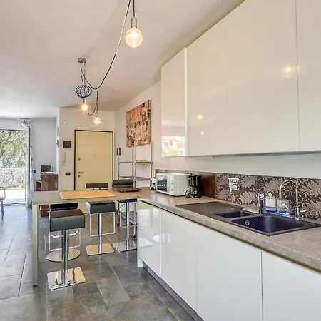 2 Bedroom Stunning In *