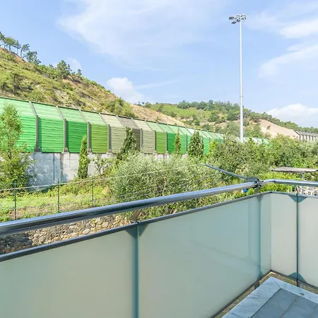 2 Bedroom Stunning In *