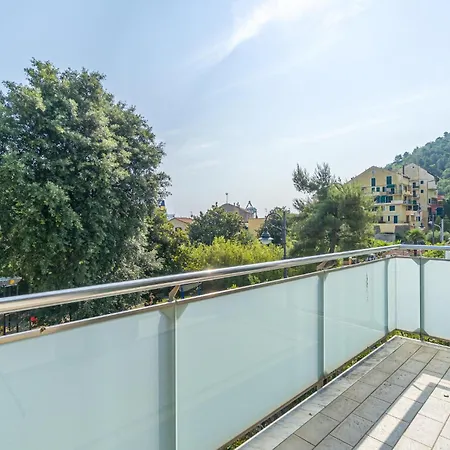 2 Bedroom Stunning In *