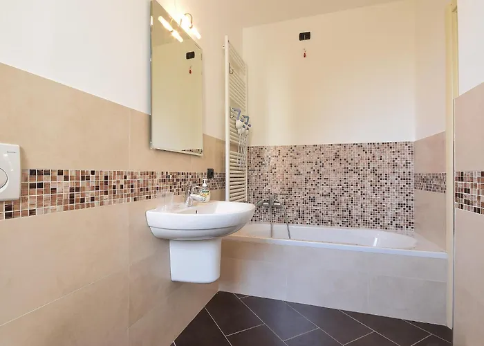 2 Bedroom Stunning In Feriehus Vado Ligure