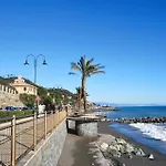 Σπίτι διακοπών 2 Bedroom Stunning In