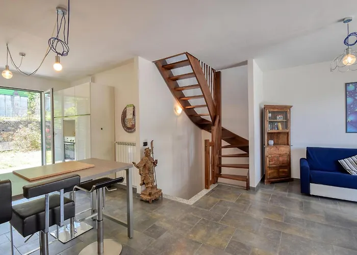 2 Bedroom Stunning In Vakantiehuis Vado Ligure