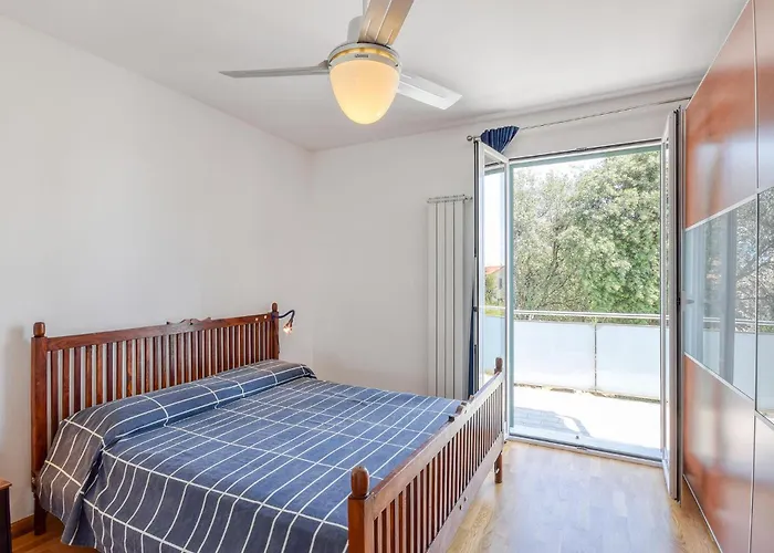 Vakantiehuis 2 Bedroom Stunning In Vado Ligure